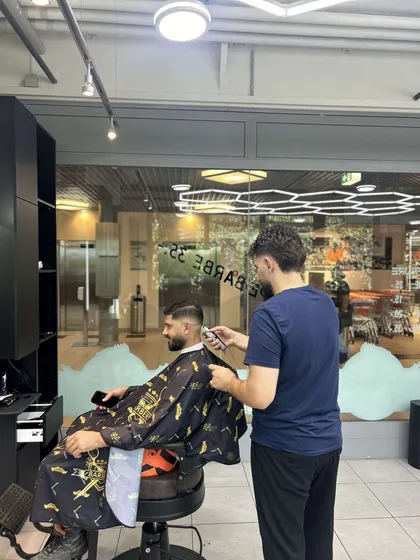 Coupe en cours au salon Leli Coiffure